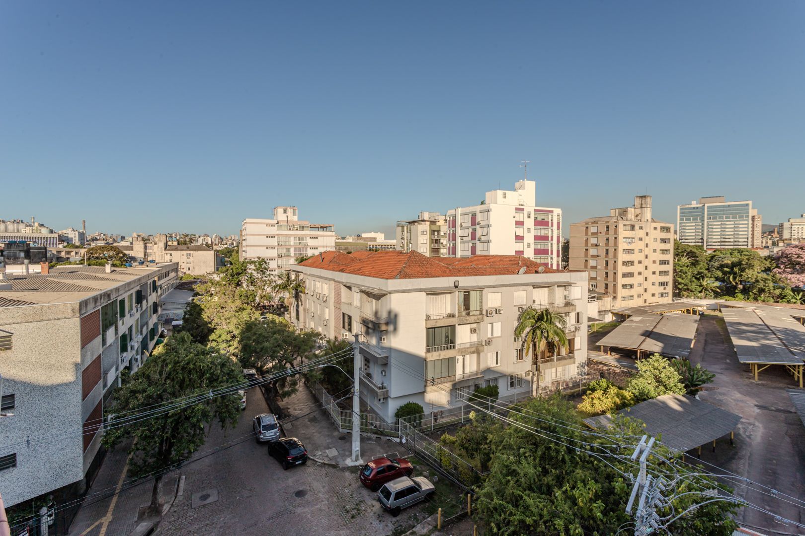 Apartamento de 2 dormitórios com dependência e vaga no bairro Santana DESOCUPADO — foto 6