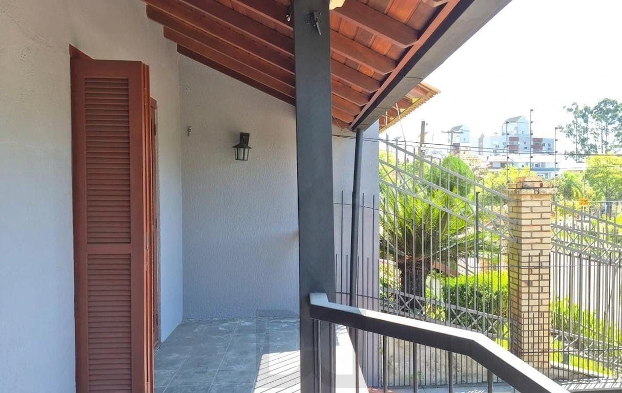 Apresentamos esta excelente casa no bairro Jardim Itu, em Porto Alegre, com 175m² privativos, perfeita para quem busca amplitude, conforto e qualidade de vida em uma região tranquila e valorizada. — foto 6