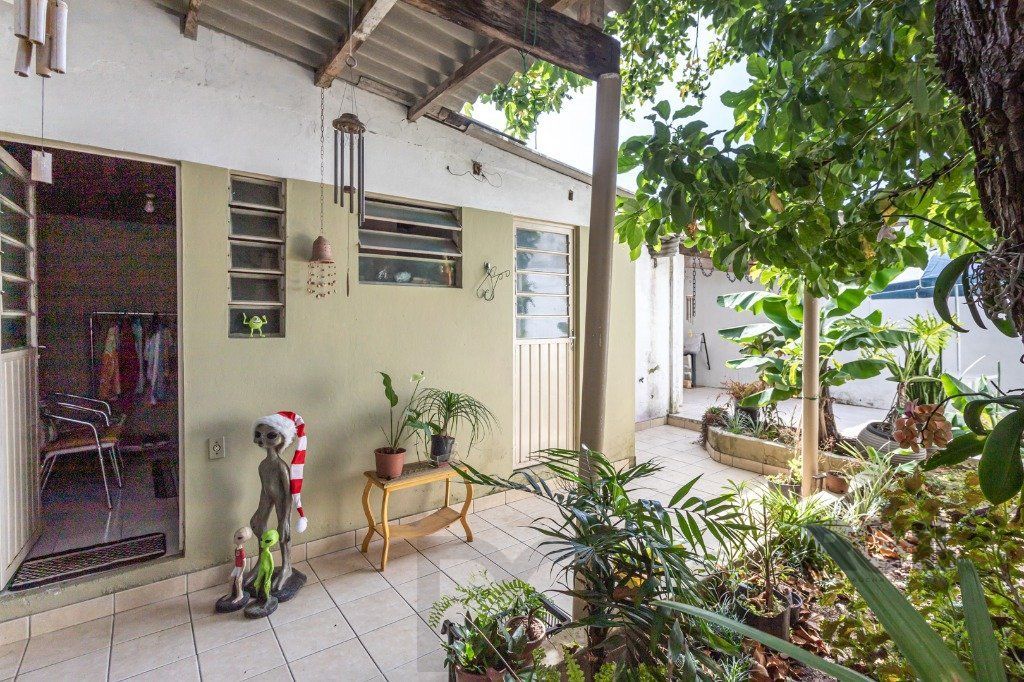 CASA COMERCIAL E RESIDENCIAL NO MIOLO DO BAIRRO SANTANA — foto 24