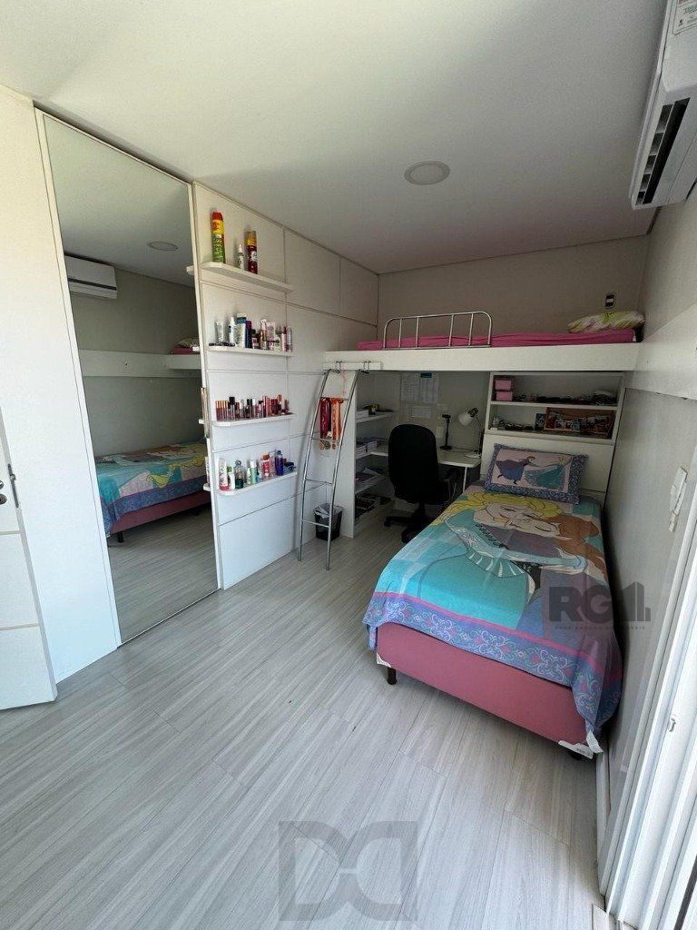 Casa de altíssimo padrão na zona norte de Porto Alegre. — foto 26