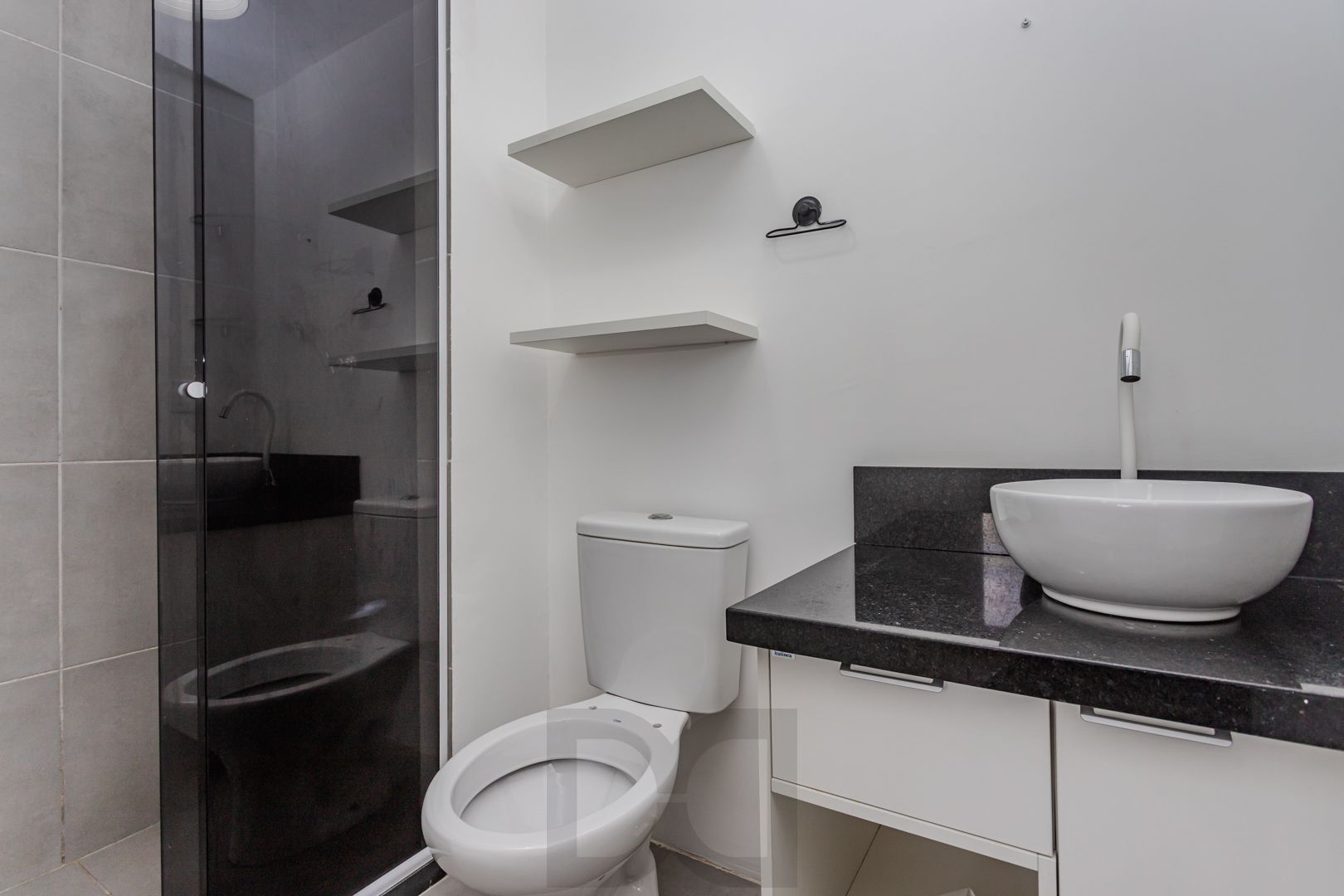 Apartamento no Sarandi de 2 dormitórios vaga e infra DESOCUPADO — foto 10