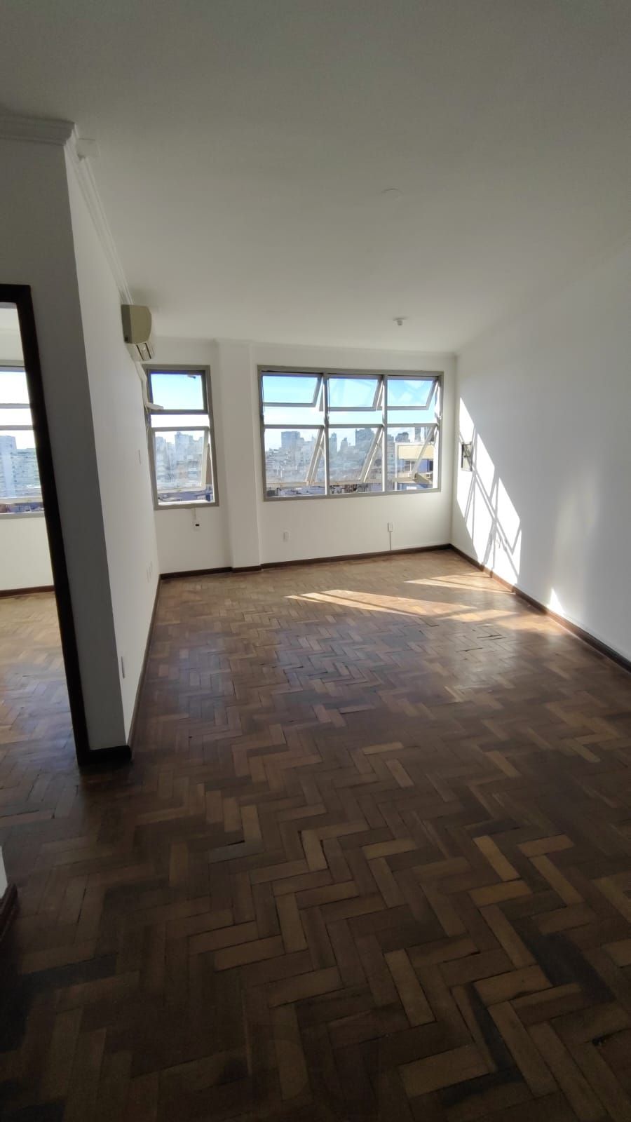 Sala comercial à venda/Porto Alegre/ Bom Fim/ frente HPS/ 70m² PRIVATIVOS — foto 1