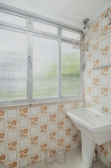 Apartamento no bairro Higienópolis de 2 dormitórios e vaga DESOCUPADO — foto 13