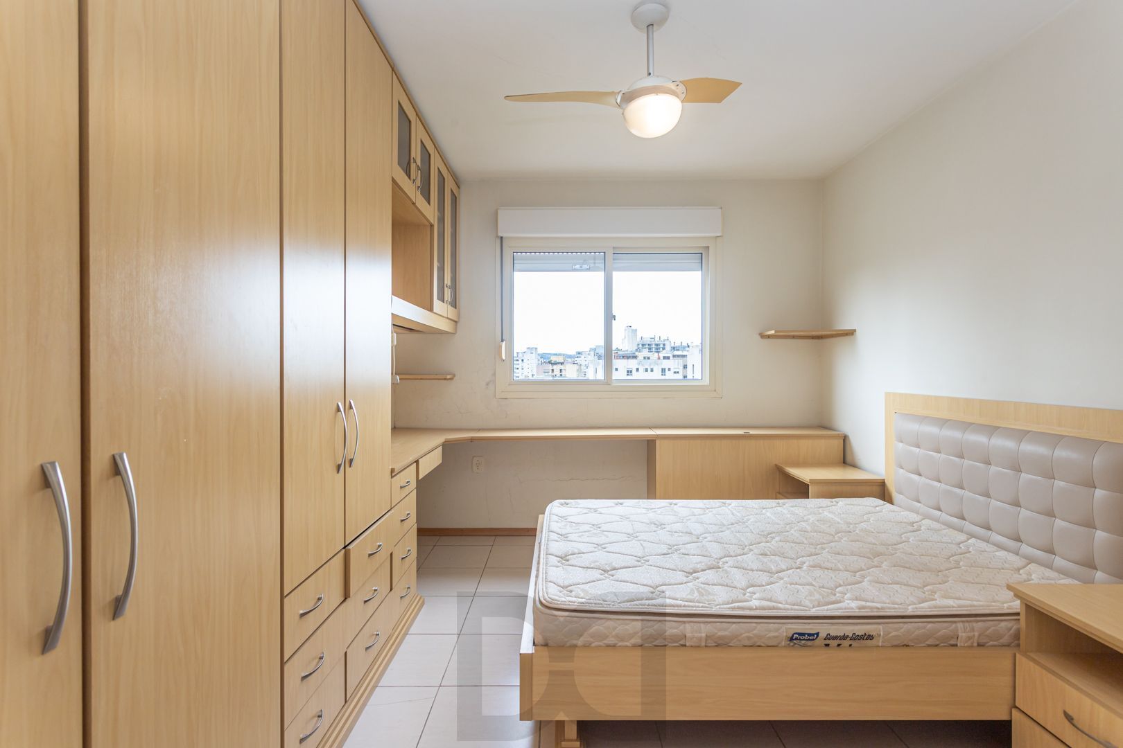 Apartamento na Cidade Baixa de 2 dormitórios e vaga DESOCUPADO — foto 10