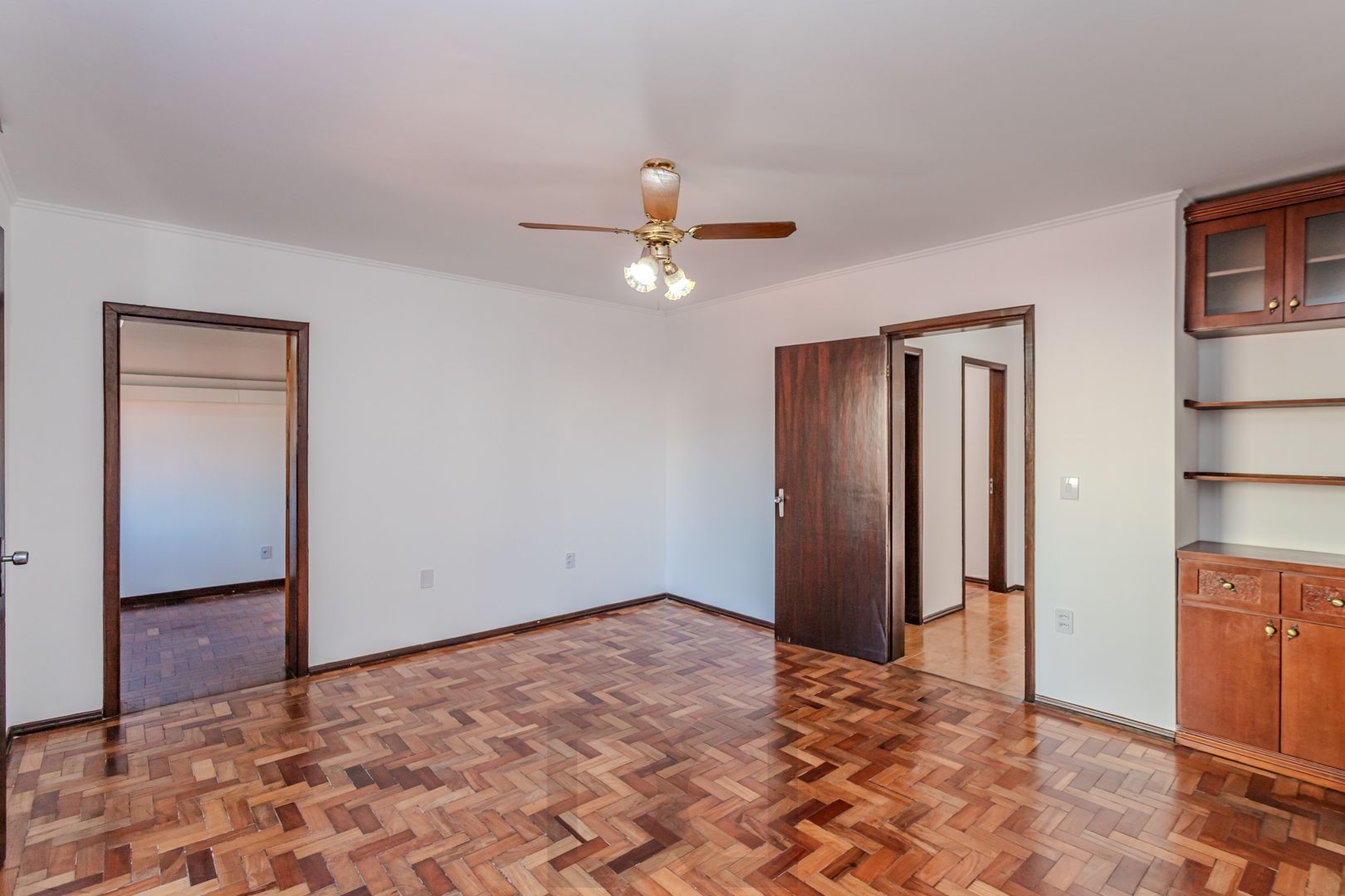Casa no Partenon com 4 dormitórios e 4 vagas DESOCUPADA — foto 45