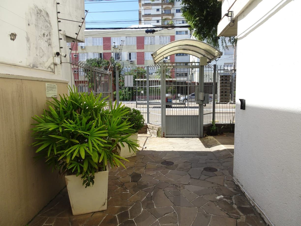 EXCELENTE APARTAMENTO TÉRREO DE 2 DORMITÓRIOS, SEMIMOBILIADO, À VENDA NO BAIRRO MENINO DEUS, PORTO ALEGRE. — foto 23