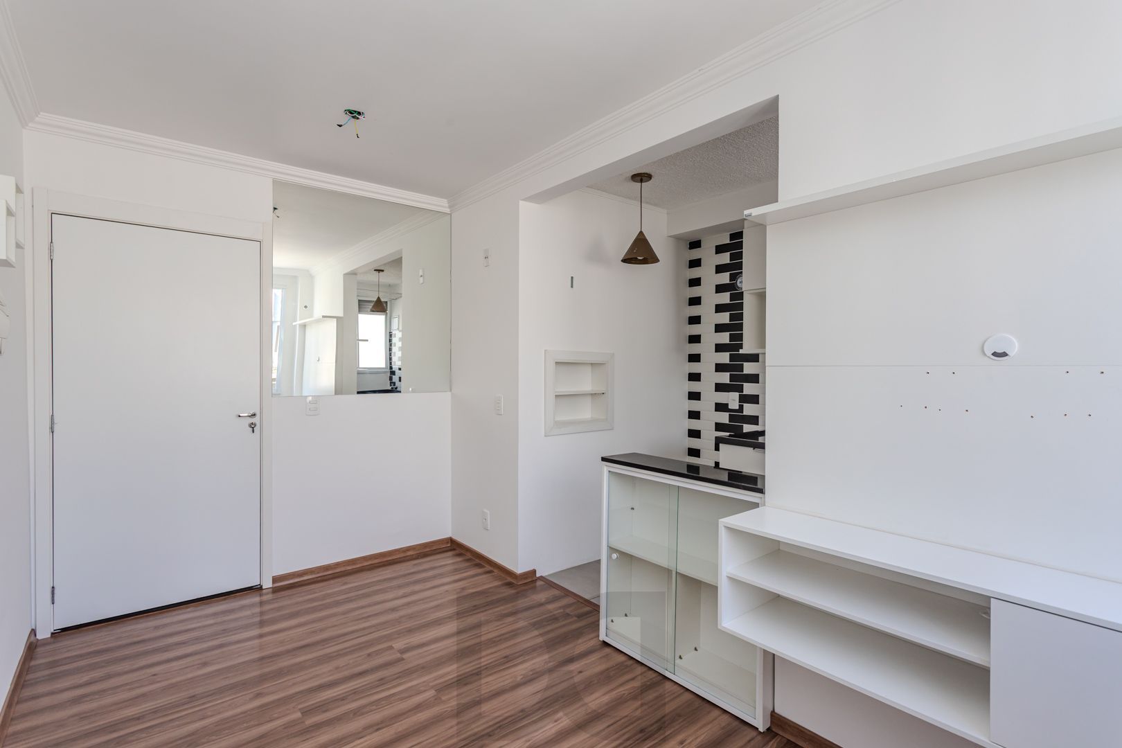 Apartamento no Sarandi de 2 dormitórios vaga e infra DESOCUPADO — foto 3