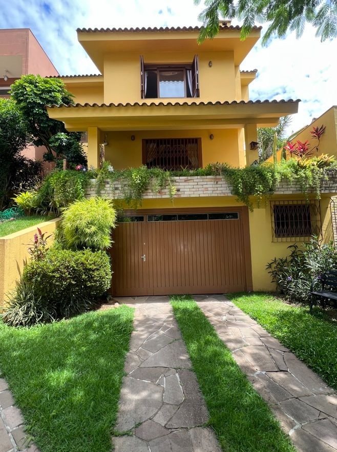 Sobrado no bairro Espírito Santo de 3 dormitórios 2 vagas e piscina — foto 1