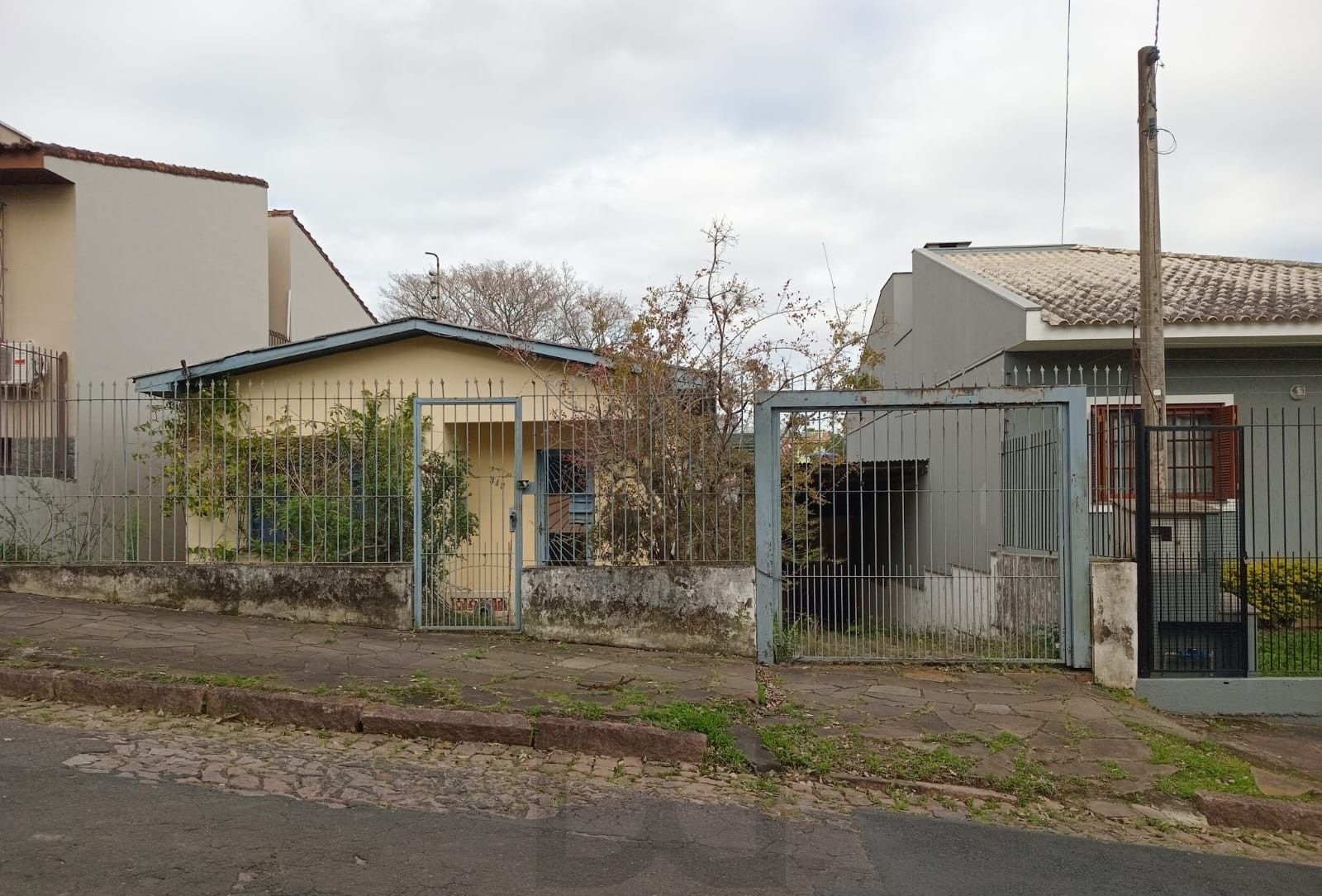 Casa no bairro Nonoai de 3 dormitórios e pátio — foto 4