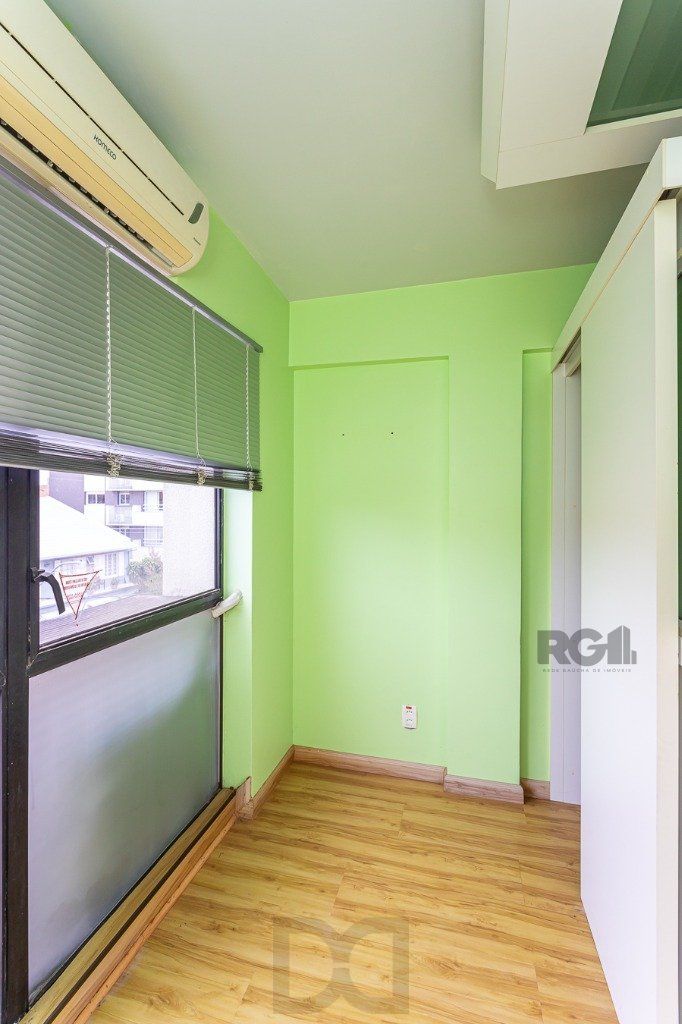 Sala comercial no Menino Deus desocupada — foto 18