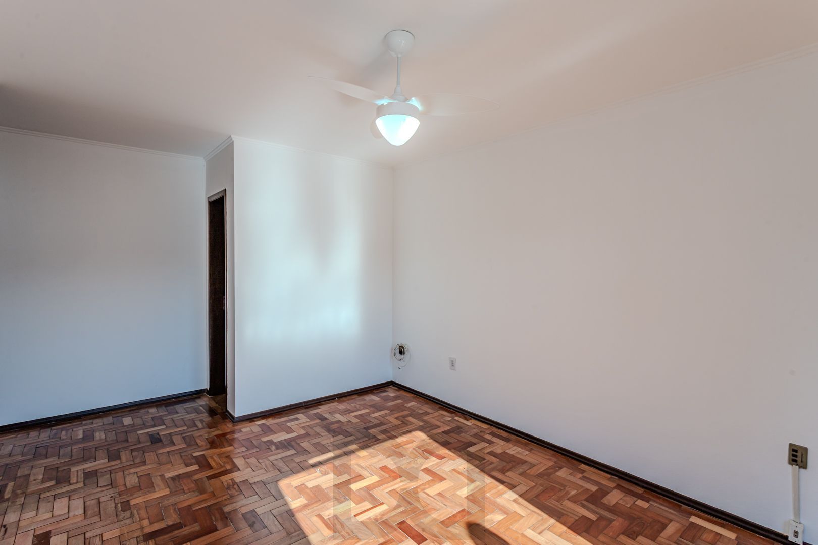 Casa no Partenon com 4 dormitórios e 4 vagas DESOCUPADA — foto 39