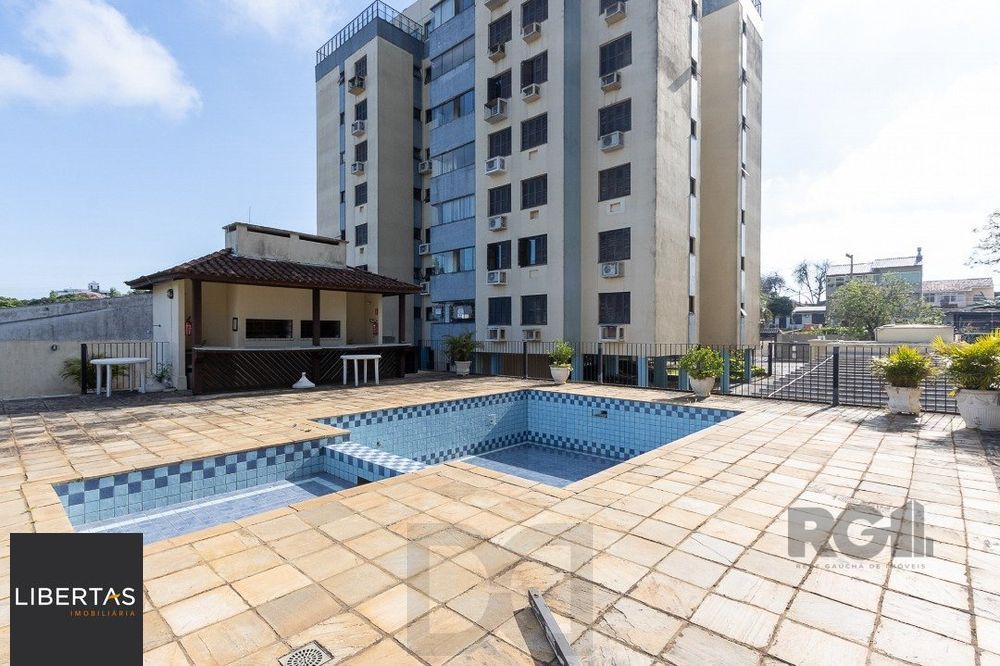 Apartamento amplo no bairro Tristeza de 3 dormitórios e 2 vagas