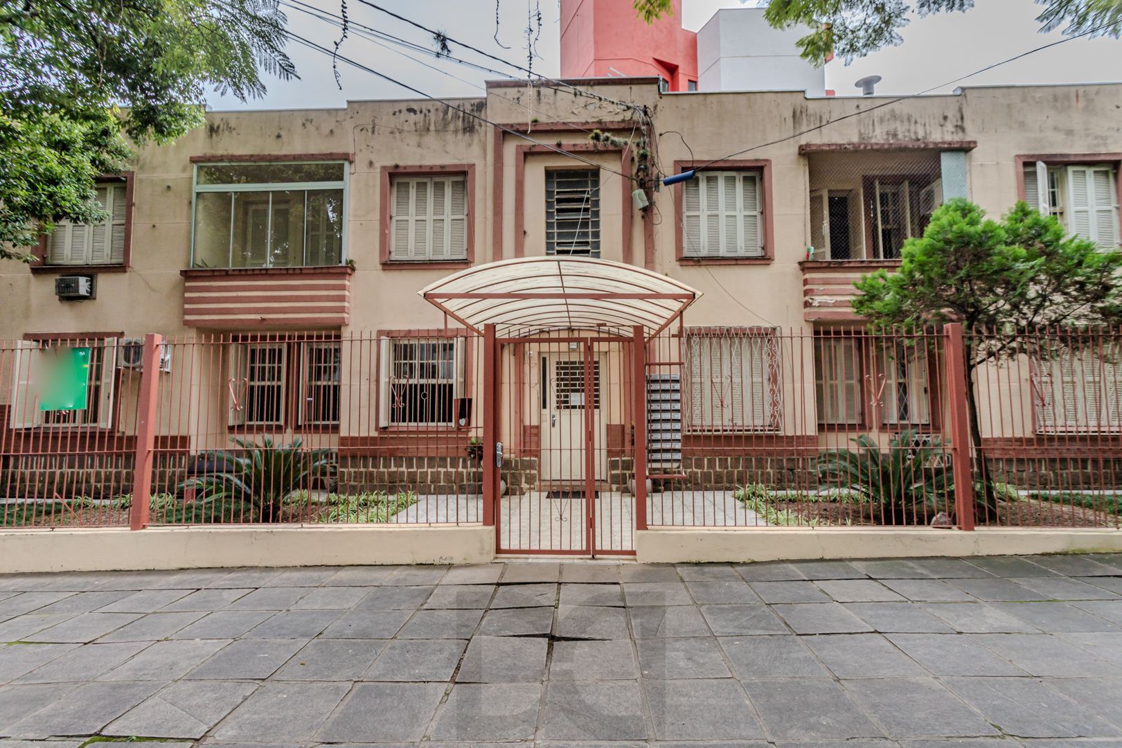 Apartamento no bairro Petrópolis de 2 dormitórios térreo com pátio DESOCUPADO — foto 24