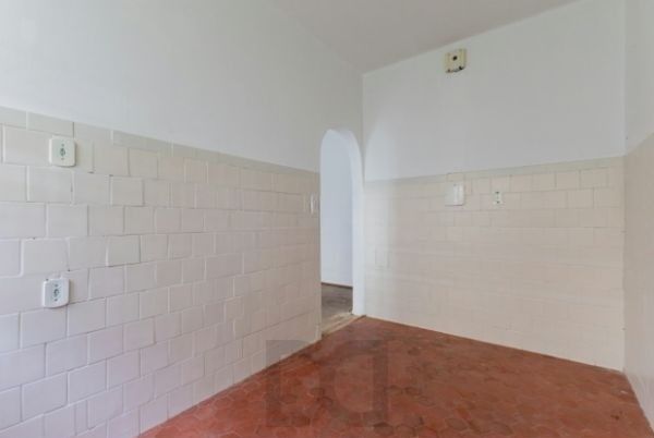 Apartamento no Partenon térreo de 2 dormitórios e 2 pátios DESOCUPADO — foto 4
