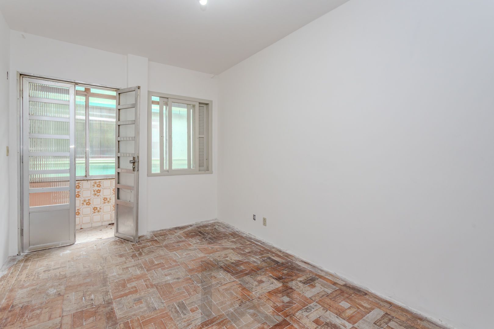 Apartamento no Menino Deus de 1 dormitório DESOCUPADO — foto 3