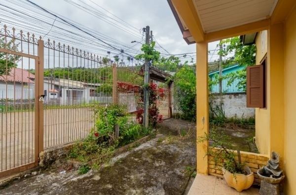 Casa / Terreno com 3 casas de alvenaria no bairro Morro Santana — foto 34