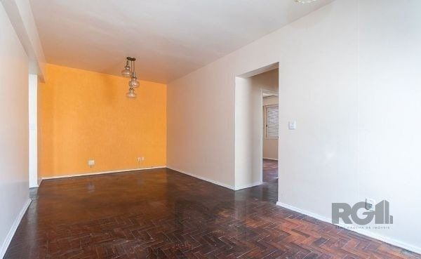 Apartamento no bairro Auxiliadora de 2 dormitórios dependência e vaga DESOCUPADO — foto 3