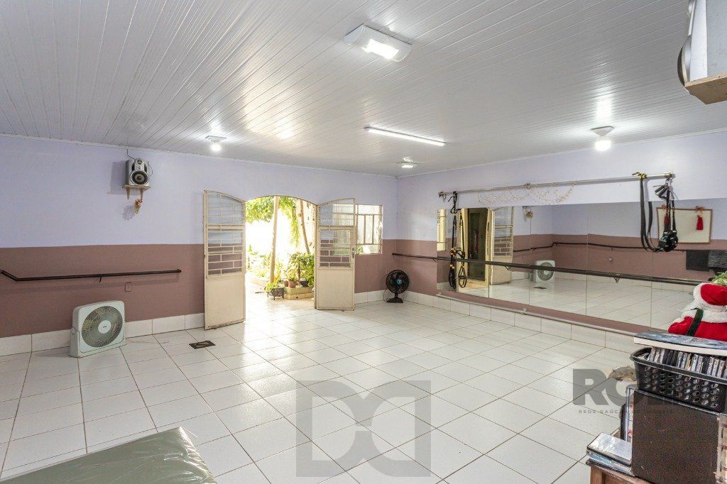 CASA COMERCIAL E RESIDENCIAL NO MIOLO DO BAIRRO SANTANA — foto 4