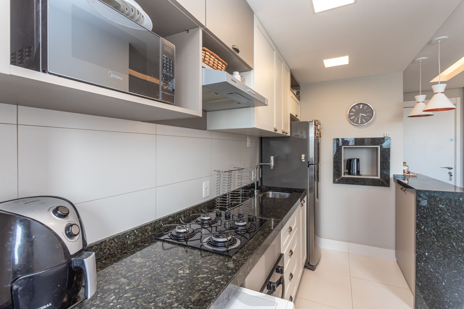 Apartamento 02 dormit com suíte e 01 vaga, no bairro Azenha, em Porto Alegre. — foto 9