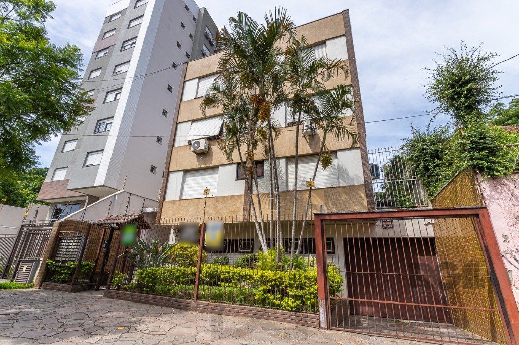 Apartamento de  2 dormitórios no Petrópolis térreo — foto 1