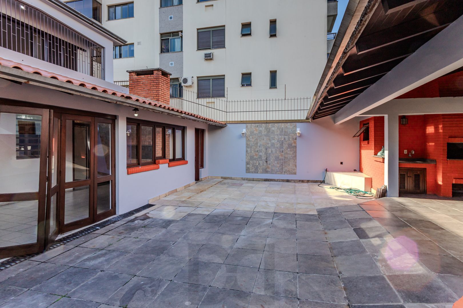 Casa no Partenon com 4 dormitórios e 4 vagas DESOCUPADA — foto 49