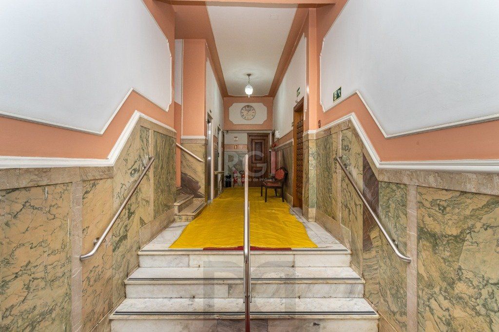 Apartamento no Centro - 2 dormitórios - reformado e mobiliado — foto 21