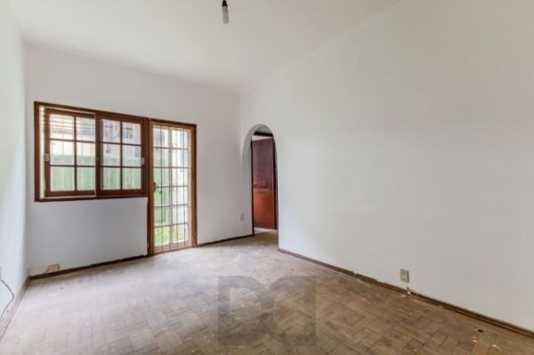 Apartamento no Partenon térreo de 2 dormitórios e 2 pátios DESOCUPADO — foto 3