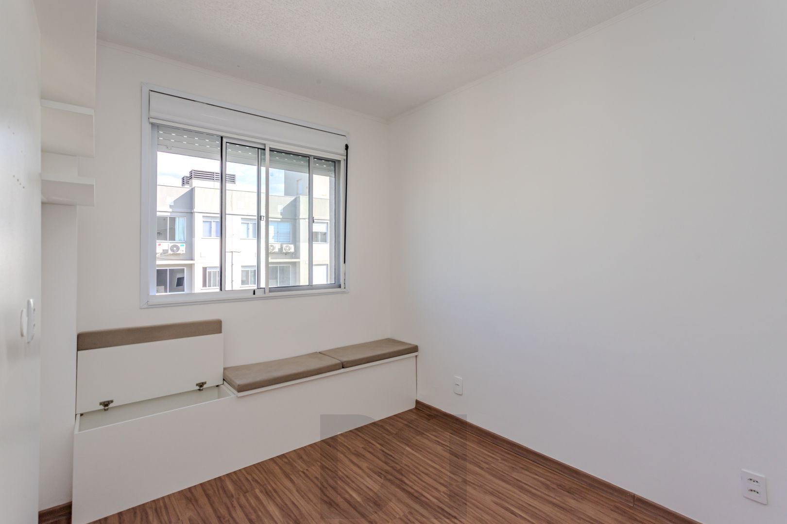 Apartamento no Sarandi de 2 dormitórios vaga e infra DESOCUPADO — foto 12
