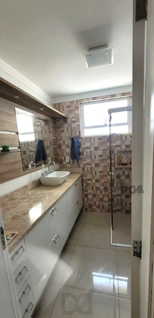 Apartamento no Petrópolis de 2 dormitórios e 2 vagas DESOCUPADO — foto 9