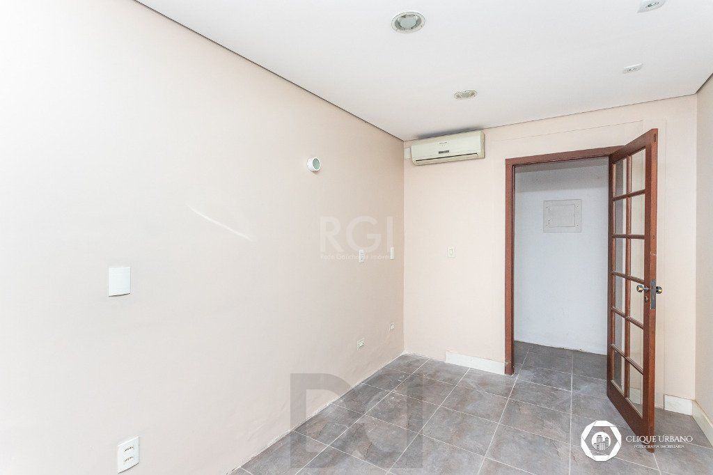 Casa para Venda - 330m², 4 dormitórios, sendo 3 suites, 2 vagas - Petrópolis — foto 14