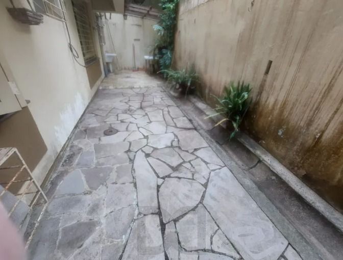 Apartamento térreo no Menino Deus de 1 dormitório com pátio DESOCUPADO — foto 22