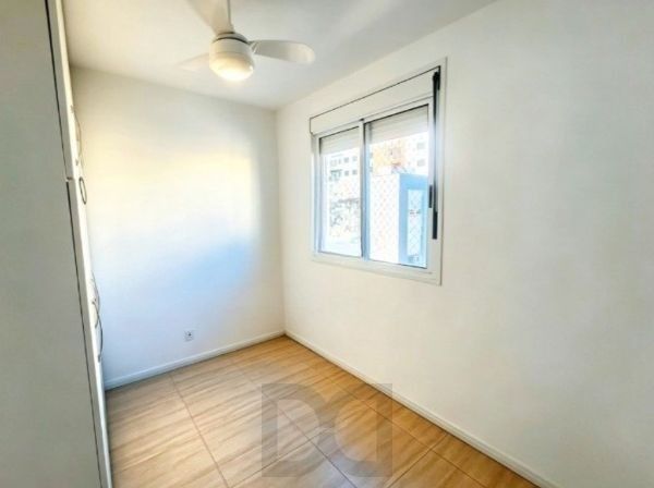 Apartamento no bairro Cristal de 2 dormitórios infra e vaga DESOCUPADO — foto 15