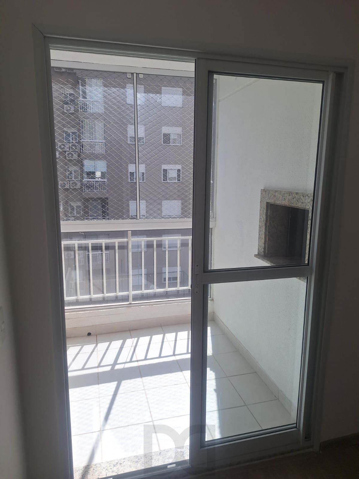 Apartamento no bairro Teresópolis de 2 dormitórios vaga infra DESOCUPADO — foto 3