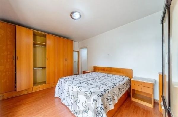 Apartamento no bairro Petrópolis de 2 dormitórios e vaga DESOCUPADO — foto 6