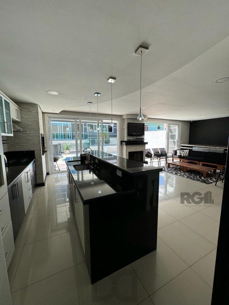 Casa de altíssimo padrão na zona norte de Porto Alegre. — foto 32