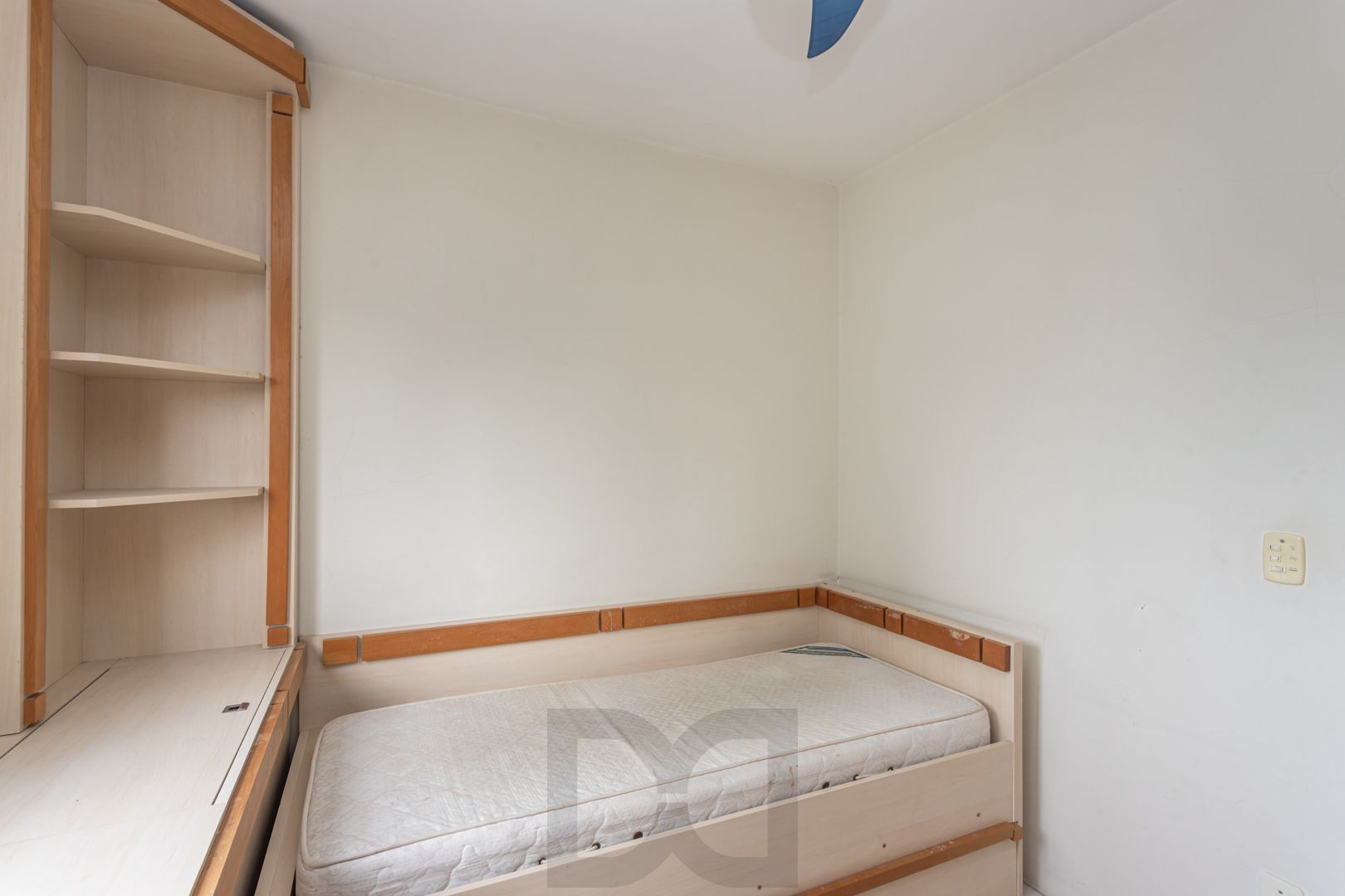 Apartamento na Cidade Baixa de 2 dormitórios e vaga DESOCUPADO — foto 18