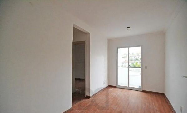 2 DORMITÓRIOS C/ VISTA PANORÂMICA E SUITE,DESOCUPADO, REFORMADO E SEMI MOBILIADO, C/VAGA COBERTA NO PORTO TERESÓPOLIS — foto 2