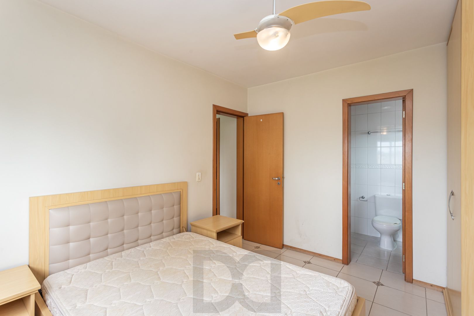 Apartamento na Cidade Baixa de 2 dormitórios e vaga DESOCUPADO — foto 11