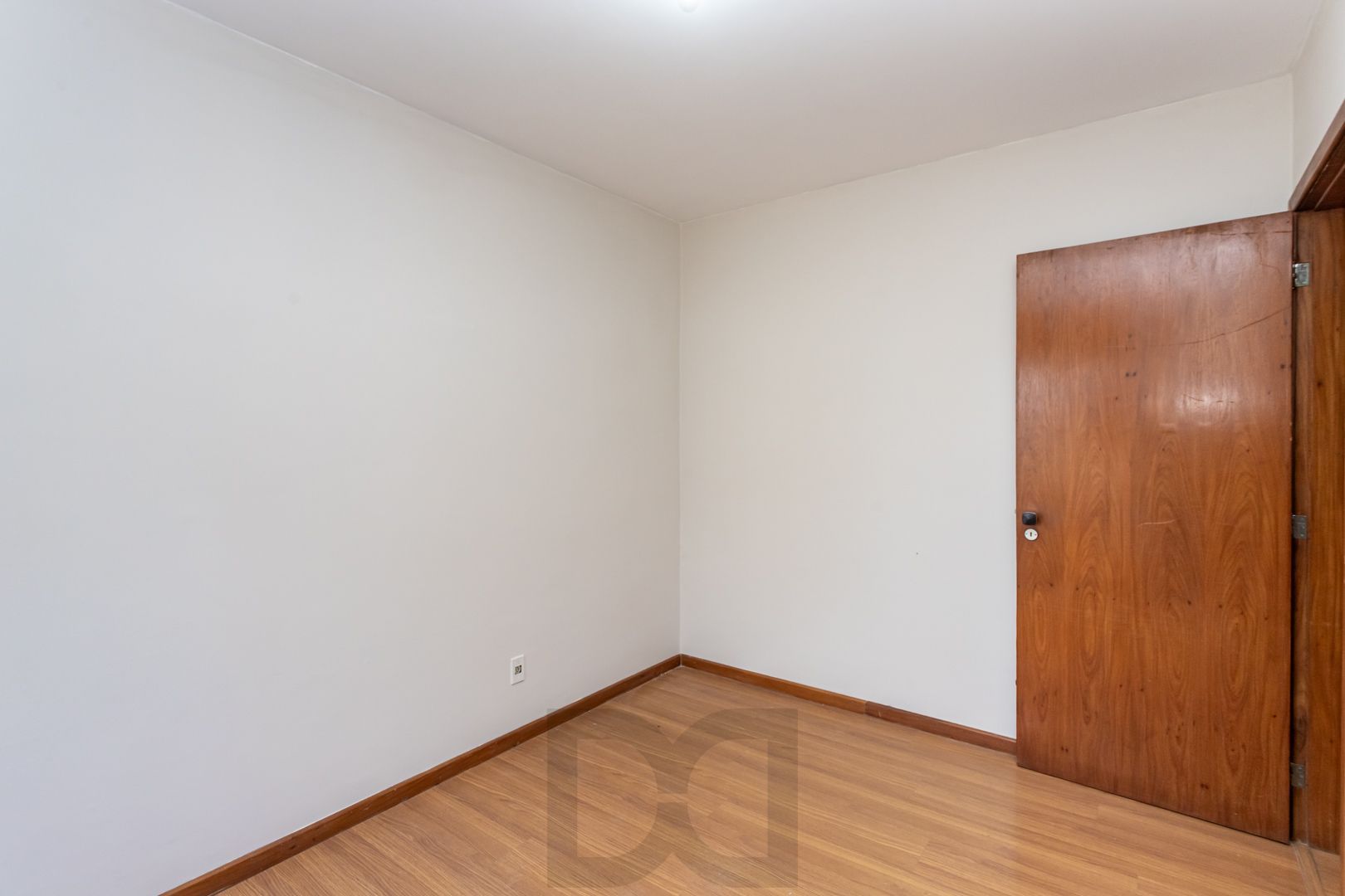 Apartamento no bairro Vila Ipiranga de 2 dormitórios e vaga DESOCUPADO — foto 8