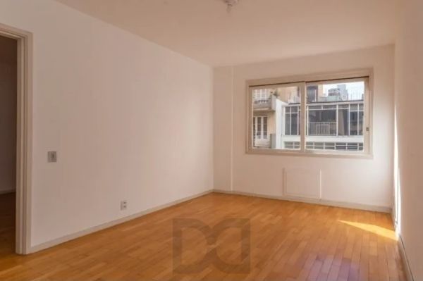 Apartamento no Centro de 1 dormitório DESOCUPADO — foto 2