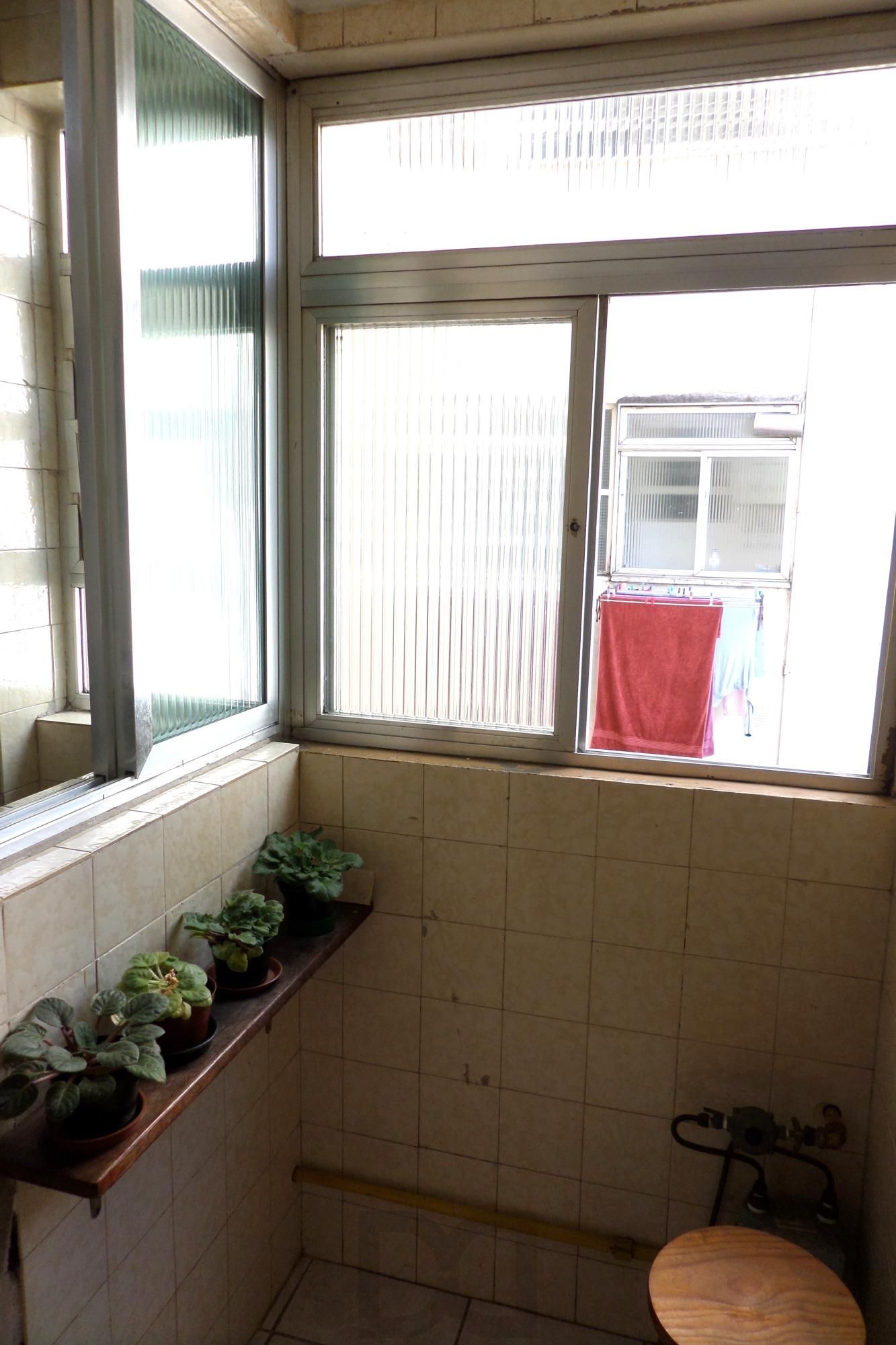 Apartamento no Centro de 2 dormitórios dependência DESOCUPADO — foto 33