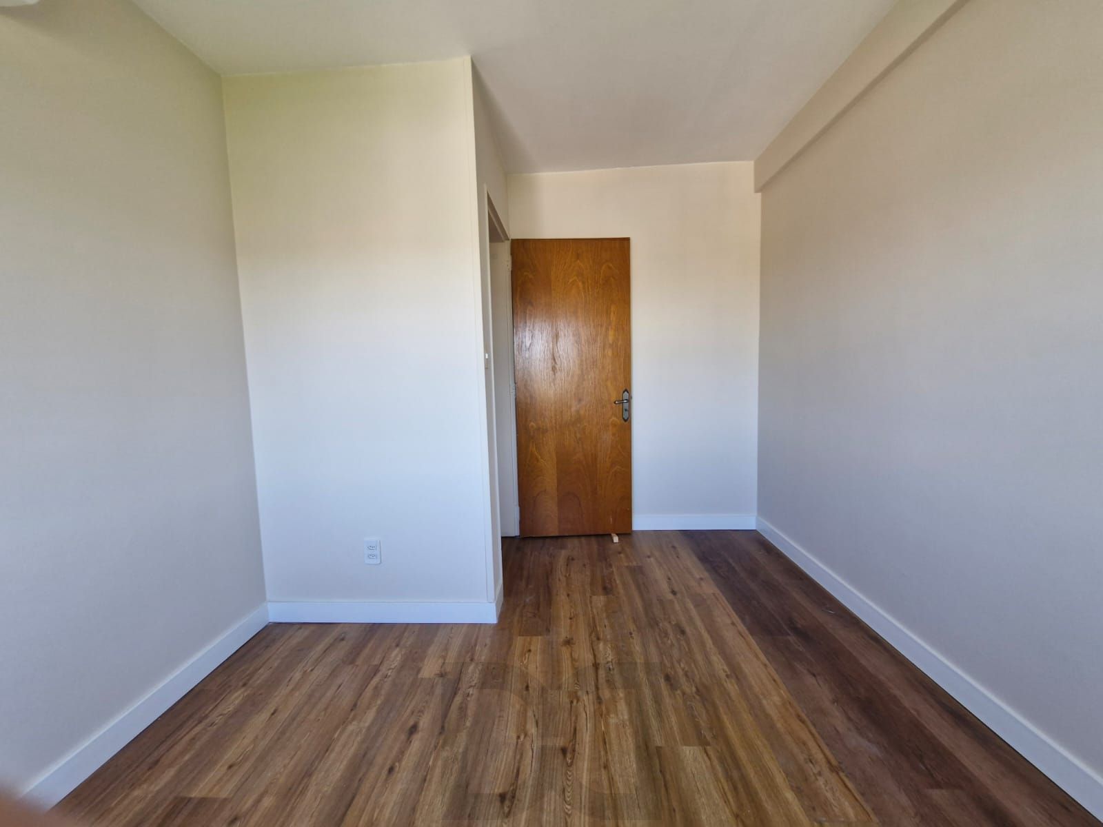 Apartamento no bairro Cristal de 2 dormitórios e vaga DESOCUPADO — foto 8