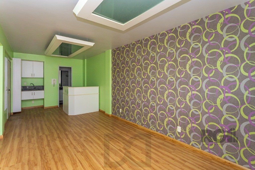 Sala comercial no Menino Deus desocupada — foto 3
