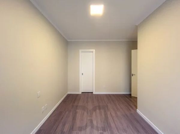 Apartamento no Centro de 2 dormitórios e 2 vagas DESOCUPADO — foto 9