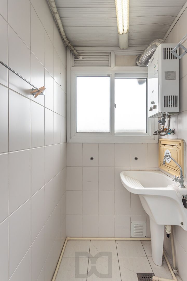 Apartamento na Cidade Baixa de 2 dormitórios e vaga DESOCUPADO — foto 25