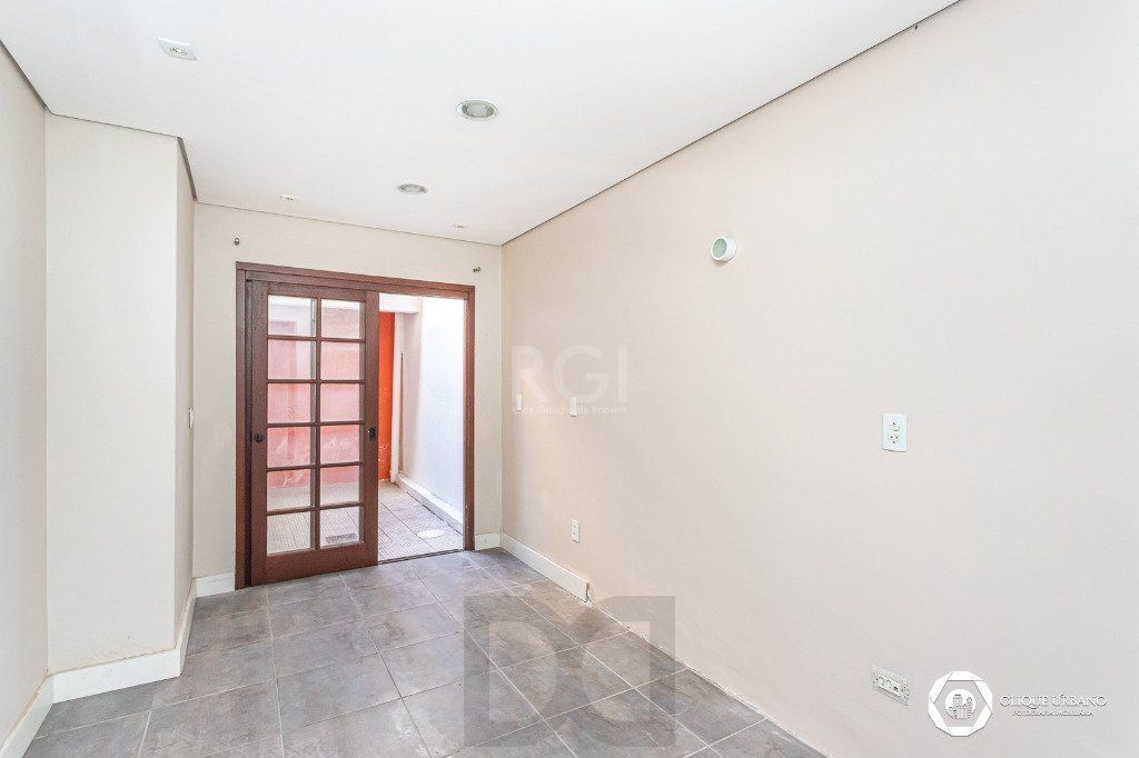 Casa para Venda - 330m², 4 dormitórios, sendo 3 suites, 2 vagas - Petrópolis — foto 17