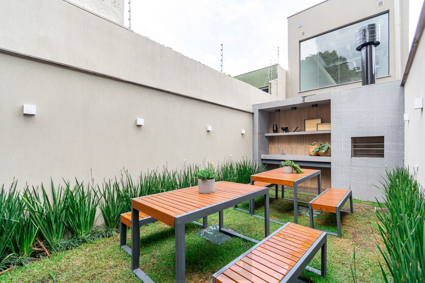 Apartamento 02 dormit com suíte e 01 vaga, no bairro Azenha, em Porto Alegre. — foto 46