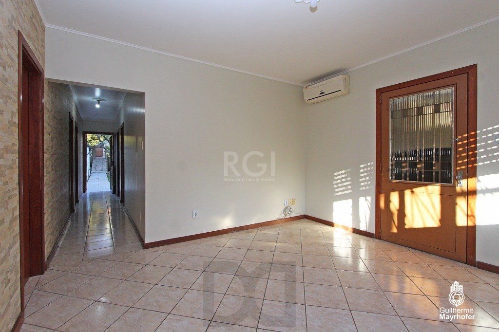 Casa no bairro Cavalhada de 3 dormitórios e amplo pátio — foto 5