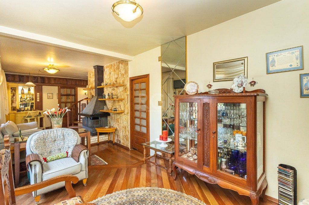 Casa sobrado no Partenon de 3 dormitórios e amplo pátio — foto 15