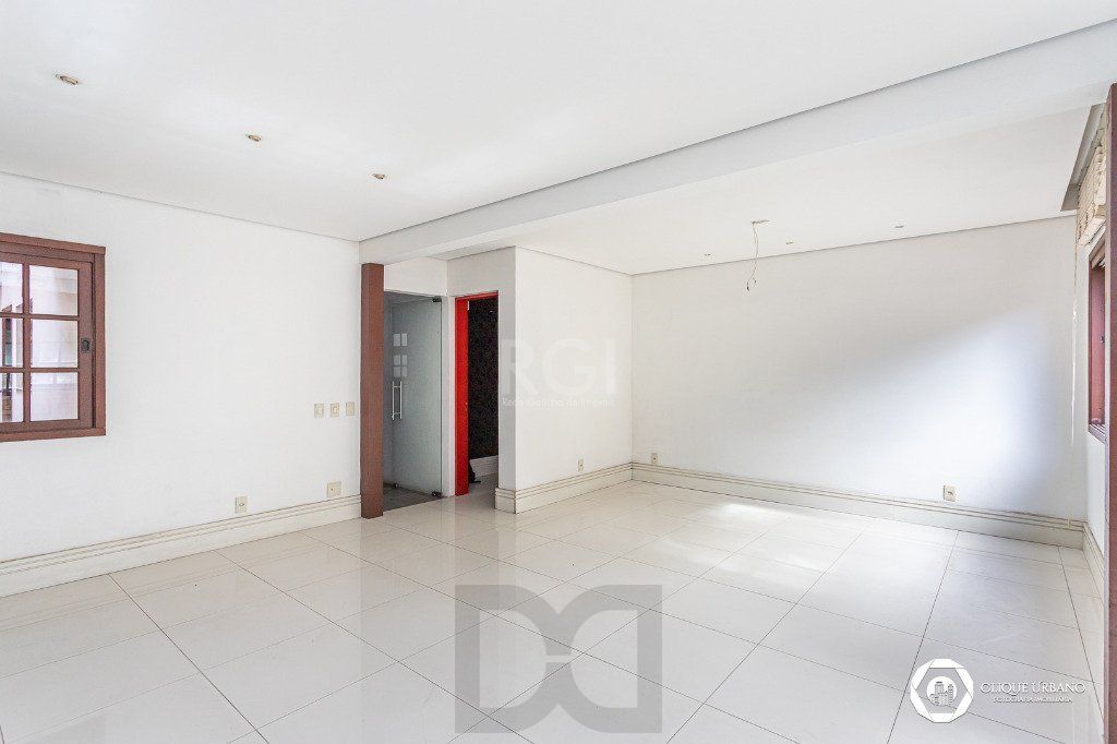 Casa para Venda - 330m², 4 dormitórios, sendo 3 suites, 2 vagas - Petrópolis — foto 6